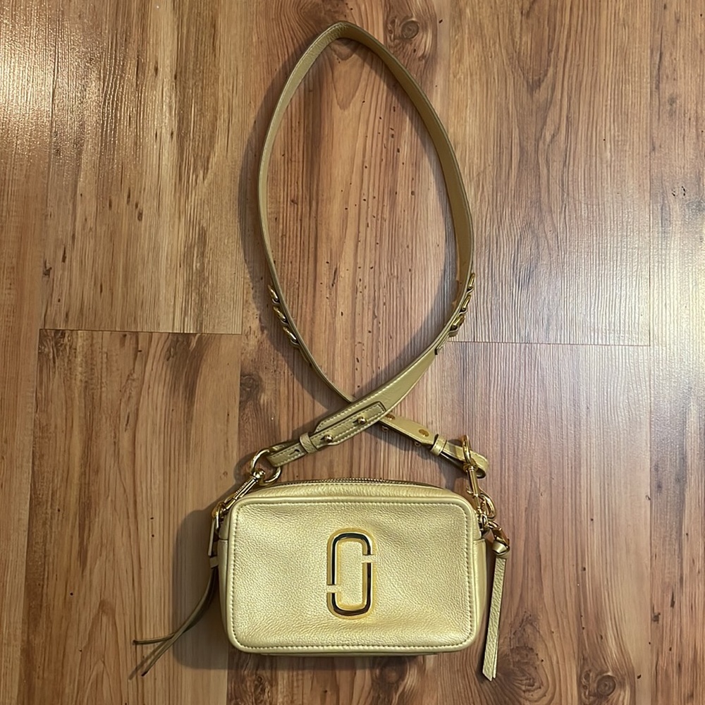 Pre LOVED. Marc Jacobs Authentic Softshot Pearlized Bag, excellent condition - Picture 3 of 14
